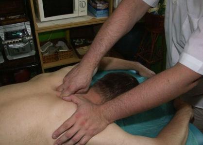 masaż głęboki kręgosłupa i mięśni pleców 